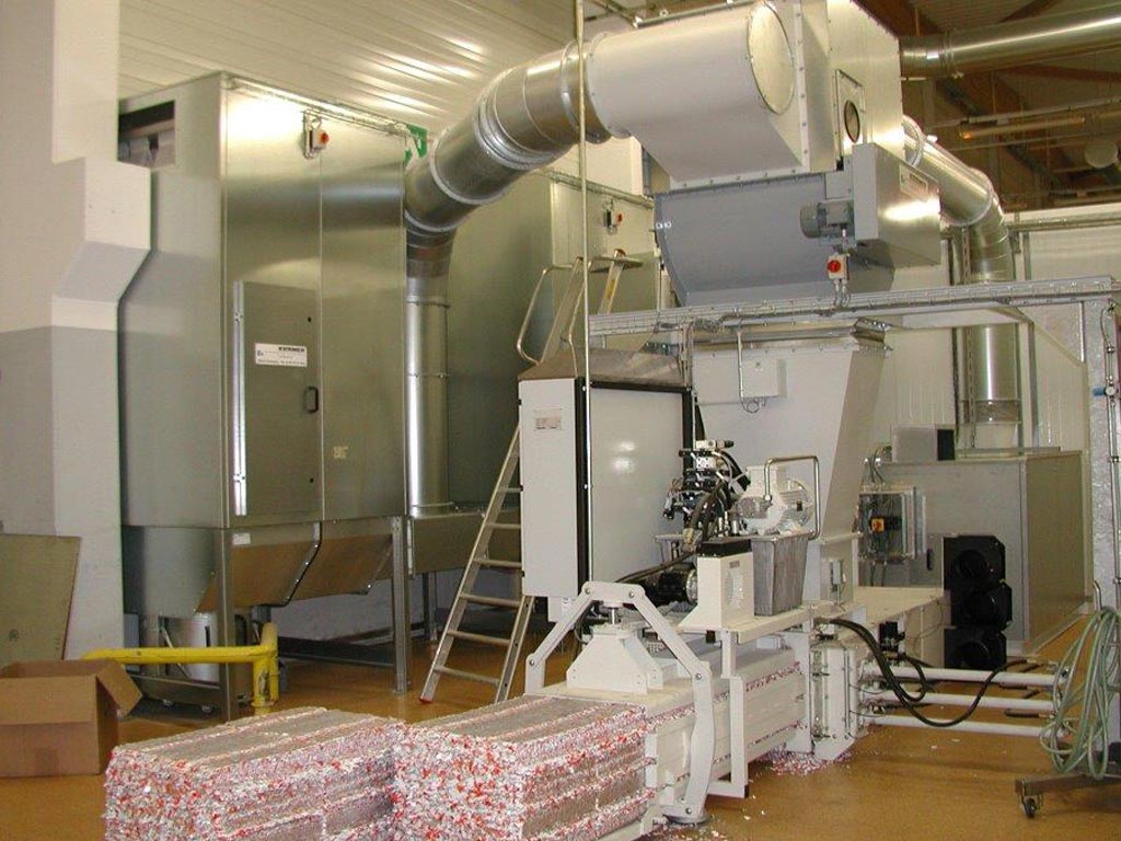 Compacting of production waste in food packaging
